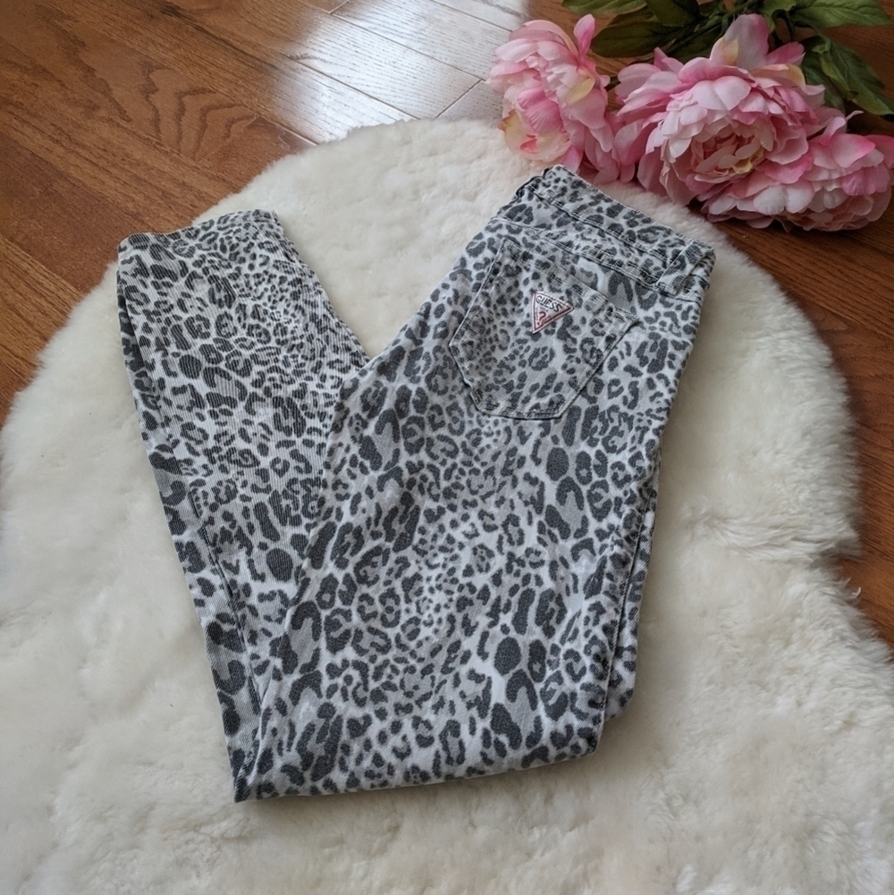 𝅺guess leopard animal print low rise skinny jeans